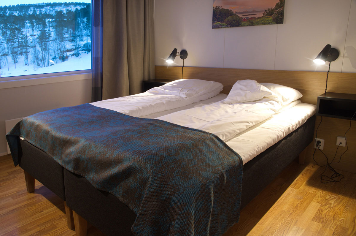 dobbeltseng hotellrom - overnatting i Hamarøy
