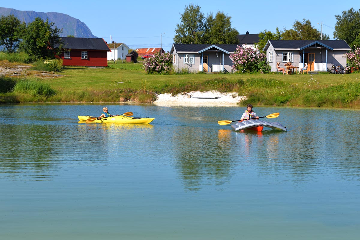 kajakkpadlere i sommervær overnatting i Hamarøy aktiviteter i Hamarøy